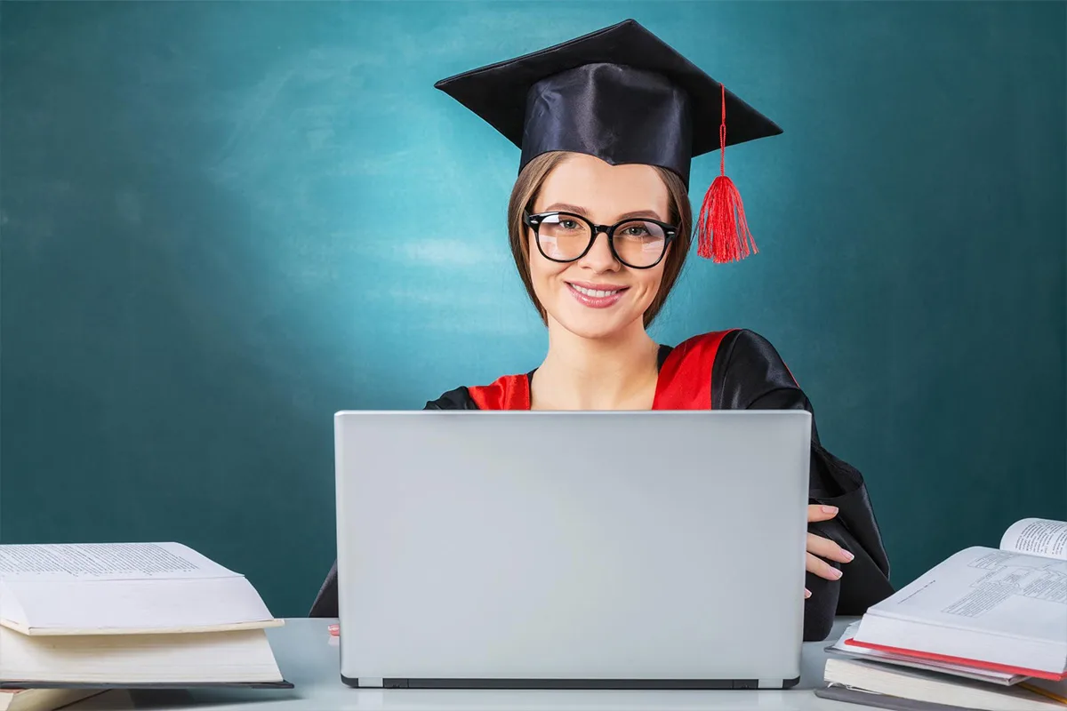 Online Degree or Distance Degree? Which One Should You Choose?